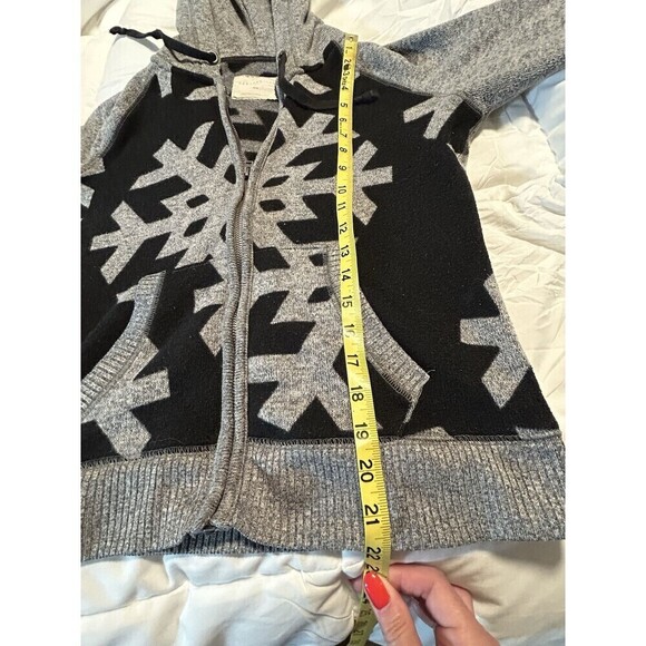 Aeropostale Women’s Snowflake Gray/black Warm Hoodie Jacket with Pockets Medium - Picture 7 of 7